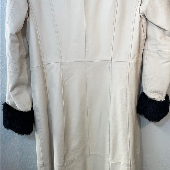 Elegant White Leather Jacket with Black Accents - Picture 9 of 16